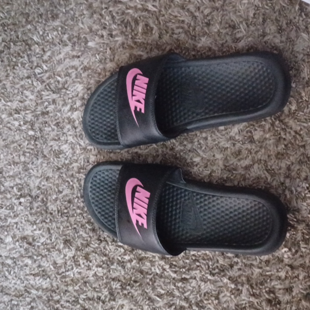 Nike women's slides
